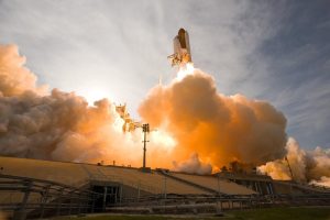 ΒΙΝΤΕΟ: Το 4μελές πλήρωμα της NASA εκτοξεύεται σήμερα για να αντικαταστήσει τους εγκλωβισμένους αστροναύτες