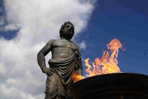 Σε Τρίκαλα και Καλαμπάκα υποδέχτηκαν την Ολυμπιακή Φλόγα (video)
