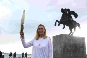 Θεσσαλονίκη: Υποδέχτηκε την Ολυμπιακή Φλόγα – Θα διανυκτερεύσει στις Ομπρέλες (video)