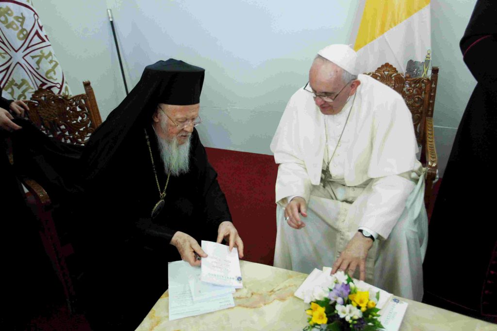 Ο Οικουμενικός Πατριάρχης προσευχήθηκε στον τάφο του πάπα Φραγκίσκου