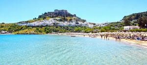 Βρετανικά μέσα αποθεώνουν την Ελλάδα για το “Rodos Week” – Η πρώτη χώρα που προσφέρει διακοπές μετά από φωτιά