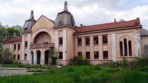 Ανατριχιαστικό: Ζούσαν σε σπίτι 700 ετών – Δείτε τι ανακάλυψαν στο μπάνιο