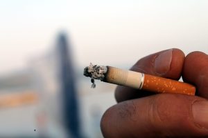 Γερμανοί καπνιστές ψήφισαν με…γόπες αν “Η ζωή είναι ωραία – Ναι ή Όχι”!(vid)