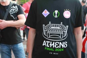 Τελικός Conference League: Στην ΟPAP Arena ο μικρός Γιαννάκης του ΠΑΟΚ vid