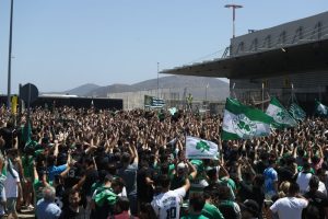 «Πράσινος» πανικός στο «Ελ. Βενιζέλος»: Η άφιξη των πρωταθλητών Ευρώπης στην Αθήνα, vid