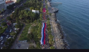 Αυτό δεν το περίμεναν: Γέμισε ρωσικές σημαίες η Κύπρος!! Δείτε τον λόγο, vid