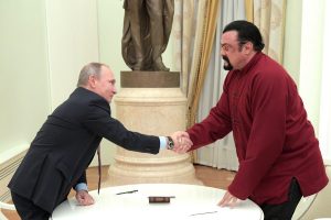 «Δεν πάω στις ΗΠΑ, είμαι Ρώσος», λέει ο Στίβεν Σιγκάλ, video