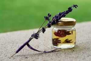 Εύκολοι τρόποι για να μυρίζουν τα ρούχα σας φρεσκάδα συνέχεια