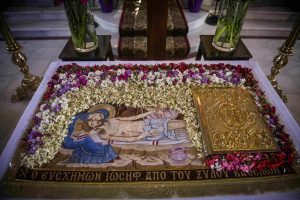 Μεγάλη Παρασκευή: “Ω γλυκύ μου έαρ” – Η κορύφωση του Θείου Δράματος