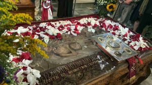 Σε κλίμα κατάνυξης τελέστηκε η ακολουθία των Μεγάλων Ωρών και της Αποκαθήλωσης (video)