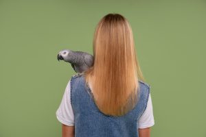 Παπαγάλος… influencer; Αυτό το ΒΙΝΤΕΟ θα σας φτιάξει τη μέρα!