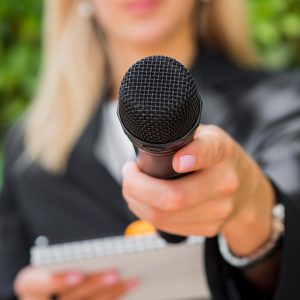 Επικό βίντεο: Δημοσιογράφος μπαίνει στο μετρό για ρεπορτάζ και τότε συμβαίνει αυτό!