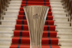 Έφτασε στην Αθήνα το τρόπαιο του Conference – Δείτε το