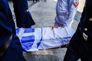 Κύπρος: Tιμά τους πεσόντες και καταδικάζει το έγκλημα – “Το 37% του εδάφους παραμένει στα χέρια των κατακτητών”