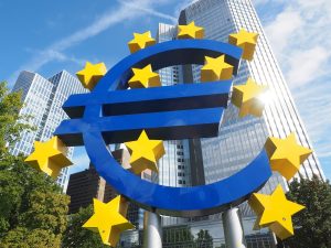 ΕΚΤ: Ανθεκτικές οι τράπεζες της Ευρωζώνης – “καμπανάκι” για την αγορά ακινήτων