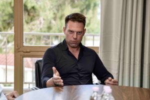 Ο Κασσελάκης άφησε το ακουστικό και αποχώρησε! Ποιά ερώτηση τον ενόχλησε, vid