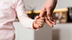 Ο βασιλιάς Αμπντάλα Β’ σε μία γλυκιά στιγμή με την εγγονή του – Δείτε ΦΩΤΟ