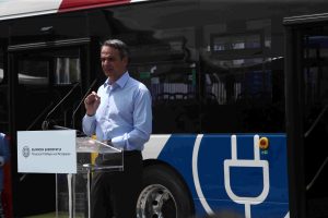 Ηλεκτρικά λεωφορεία: Βγήκαν στους δρόμους της Θεσσαλονίκης- Στο πρώτο δρομολόγιο ο Μητσοτάκης vid