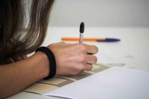 Ηράκλειο: Έκανε το όνειρο της πραγματικότητα – Στα 52 της χρόνια, φοιτήτρια στο Παιδαγωγικό Προσχολικής Εκπαίδευσης