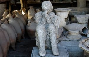 Έτρεχαν να γλιτώσουν από την έκρηξη του Βεζούβιου – Οι συγκλονιστικές πατημασιές ανθρώπων της Εποχής του Χαλκού
