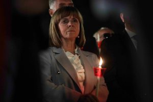 Σακελλαροπούλου: Tο αναστάσιμο φως να γίνει οδηγός προς έναν κόσμο χωρίς πολέμους, συγκρούσεις και μίση