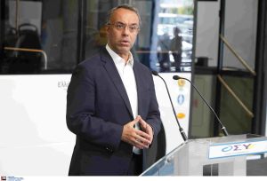Σταϊκούρας: Τα νέα ηλεκτρικά λεωφορεία κυκλοφορούν στους δρόμους της Αθήνας