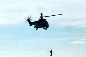 Καρέ καρέ η διάσωση δύο ασθενών με super puma- Συγκλονιστικό BINTEO