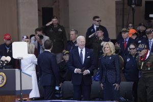 Μπάιντεν-Μακρόν κατά Πούτιν: «Δεν πρόκειται να σταματήσει στην Ουκρανία»