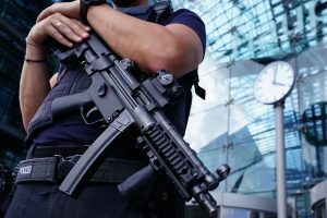 Χάος στην Κένυα: Ο προεδρος Ρούτο υπόσχεται να καταστείλει δυναμικά “την αναρχία” μετά τις αιματηρές διαδηλώσεις(vid)