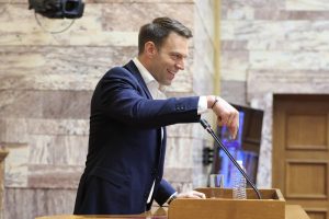 Ο Κασσελάκης κάνει… μαθηματικές πράξεις στον «αέρα», vid