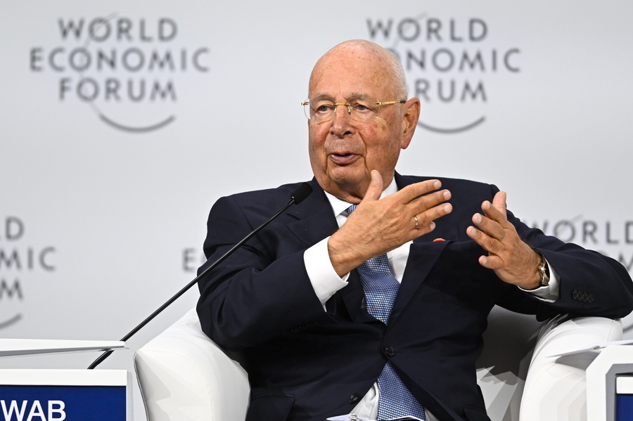 Ο Σβαμπ του Great Reset ανακοινώνει την αρχή της «Εποχής της Ευφυΐας»: «Ηγεσίες θα καταρρεύσουν», vid