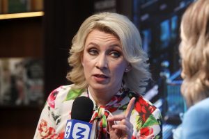 «Έχουμε μαζί μας 3,5 δισ. ανθρώπων»: Η Ζαχάροβα σόκαρε τους διεθνιστές, vid