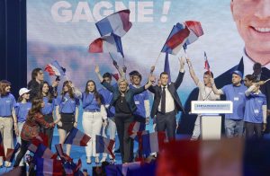 Γαλλία-Εκλογές: Πρωτιά για Λεπέν – «Βατερλώ» για Μακρόν, vid