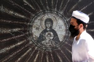 Πρωτοφανές συμβάν στην Τουρκία! Ασπάστηκε τον Χριστιανισμό και προκάλεσε σάλο