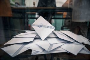 «Συναγερμός» σε όλα τα κόμματα με αυτό που έδειξε δημοσκόπηση