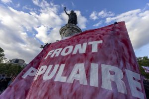 Αριστεροί βουλευτές αρνήθηκαν να δώσουν το χέρι σε νεαρό βουλευτή της Λεπέν – ΒΙΝΤΕΟ