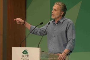 Και ο Γερουλάνος υποψήφιος: Η «Αναγέννηση της Ελλάδας» ξεκινάει από την «Αναγέννηση του ΠΑΣΟΚ»