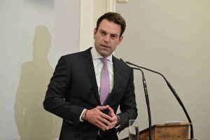 Κασσελάκης: “Δίκαιη φορολόγηση” με προοδευτικό φορολογικό συντελεστή για τις επιχειρήσεις