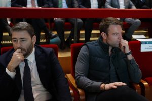 Δύσκολα μπορεί να είναι τυχαίο αυτό που συμβαίνει ταυτόχρονα σε ΣΥΡΙΖΑ και ΠΑΣΟΚ, vid