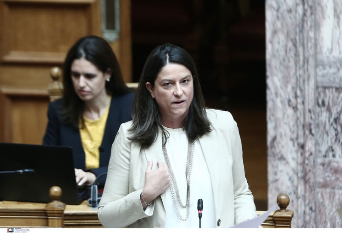 Κεραμέσως: Θα πληρωθούν πριν τα Χριστούγεννα οι συντάξεις Ιανουαρίου, θα είναι αυξημένες κατά 2,4%