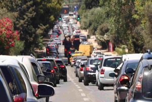 Οι Θεσσαλονικείς ξεχύνονται στη Χαλκιδική: Καθυστερήσεις σε Μουδανιών και Μάλγαρα