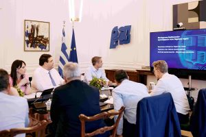 Σύσκεψη υπό τον Μητσοτάκη: Πώς θα επιταχυνθούν οι προσλήψεις στο Δημόσιο