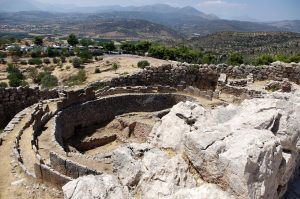 Μυκηναϊκός Πολιτισμός: Ανάλυση αποκαλύπτει γυναικείες φιγούρες με ξίφη στους αρχαίους κρατήρες