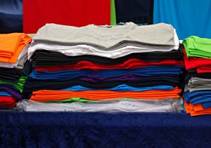 7 Έξυπνες Νέες Χρήσεις για Παλιά T-Shirts
