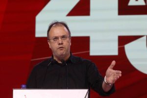 Θεοχαρόπουλος: “Η λύση δεν μπορεί να είναι αποπομπές και διαγραφές” (video)