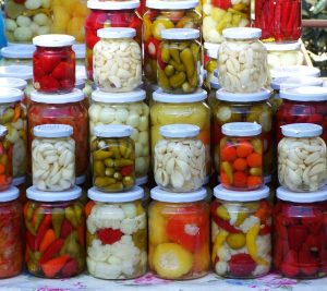 Λαχανικά τουρσί: Όλοι οι λόγοι για να τα εντάξετε στη διατροφή σας