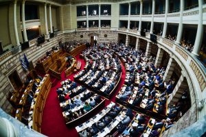 Κυβερνητικές πηγές για τη χθεσινή διαδικασία στη Βουλή: Δεν απαιτείται η παρουσία 151 βουλευτών για την έγκυρη λήψη απόφασης