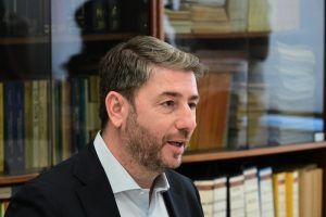 Ανδρουλάκης: “Δεν μπορεί η πράσινη μετάβαση να είναι μια μπίζνα για πέντε μεγάλους επιχειρηματίες”