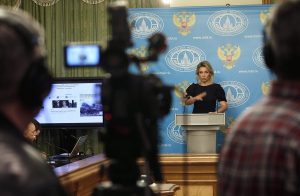 Έξαλλη η Ζαχάροβα: Γελοία τελετή έναρξης με εμπαιγμό του Μυστικού Δείπνου