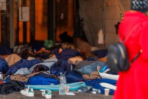 Η Σουηδία προωθεί νομοσχέδιο με κριτήρια «έντιμης διαγωγής» για μετανάστες…με ποινή την απέλαση